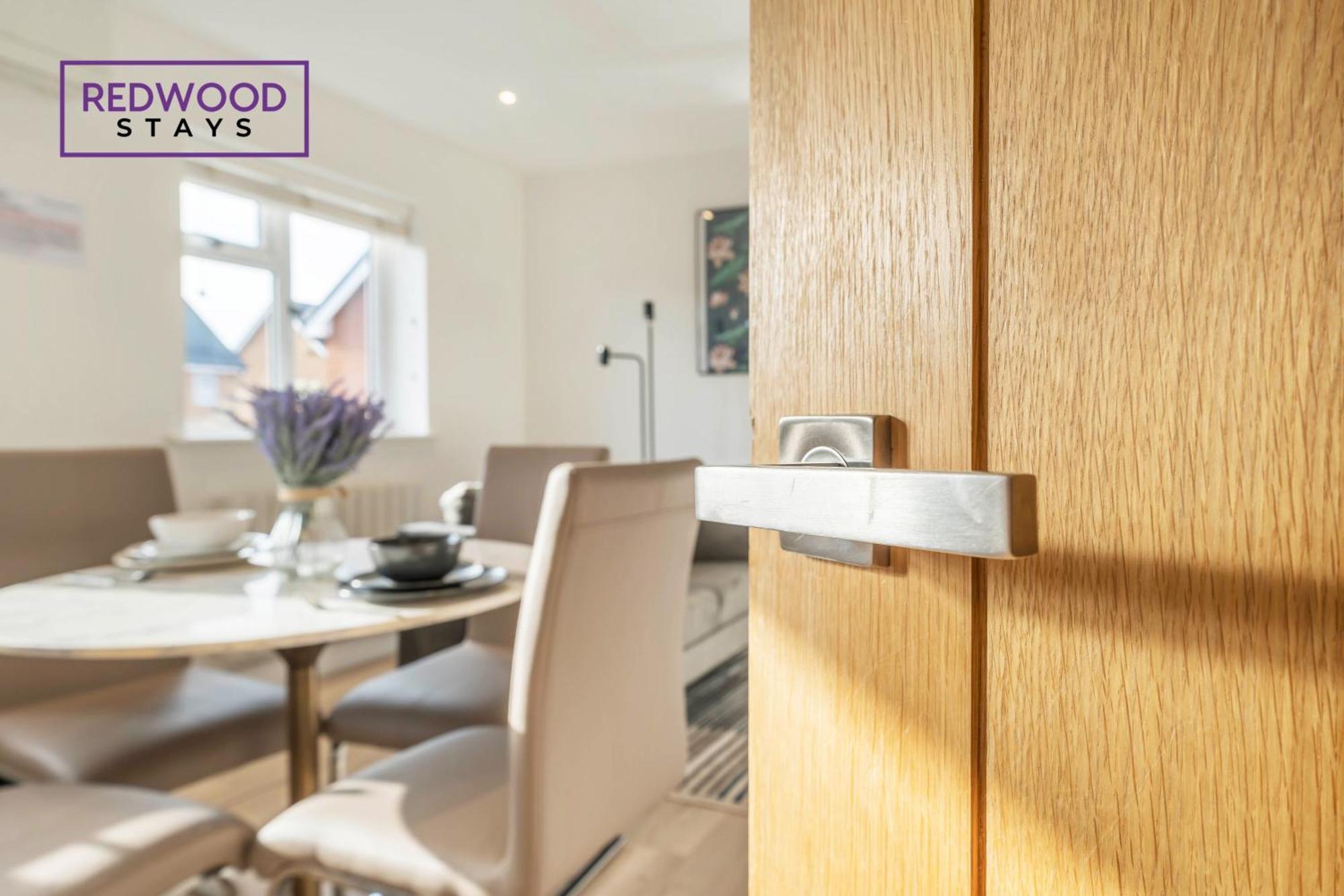 Modern Serviced Apartments For Contractors & Families With Free Parking, Wifi & Netflix By Redwood Stays Basingstoke Exteriér fotografie